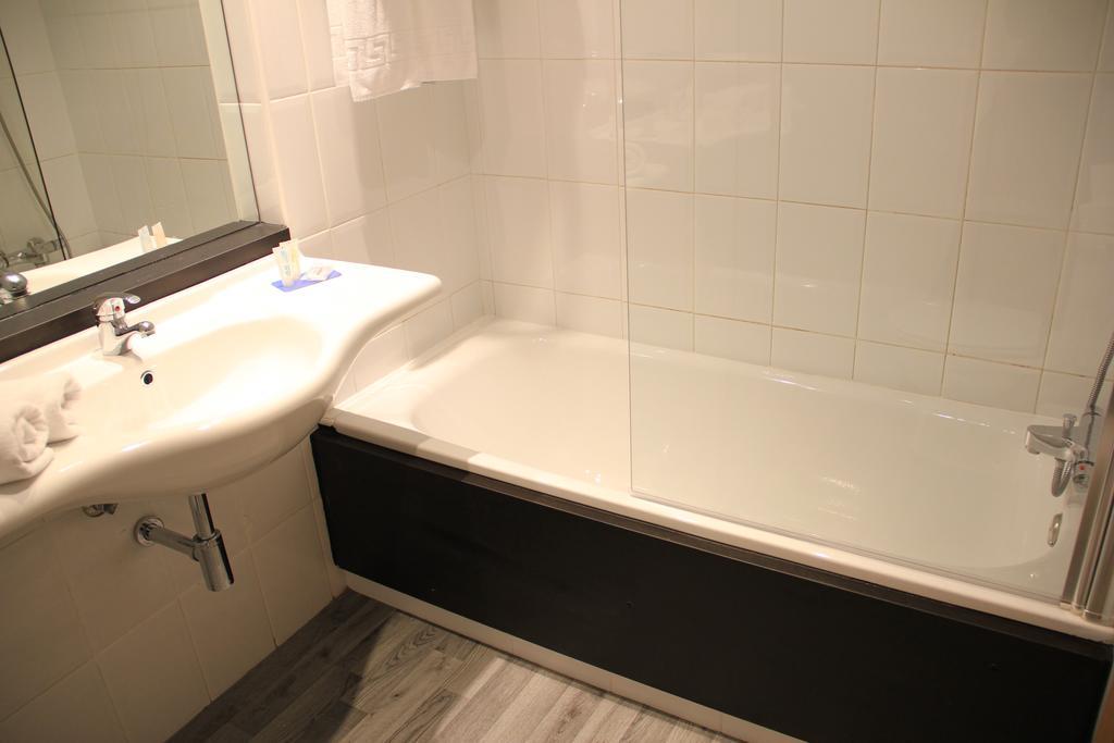 La Ermita Hotel Brunete Room photo